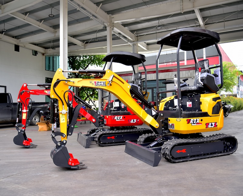 TREX_excavator-T1.3L-Front2color-2