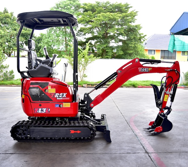 TREX_excavator-T1.3L-Right-red-11